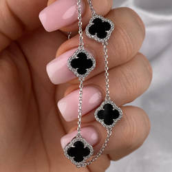 Срібний браслет родований з каменем чорним і фіанітами з клевером (4 штуки) (1 см) РН-343