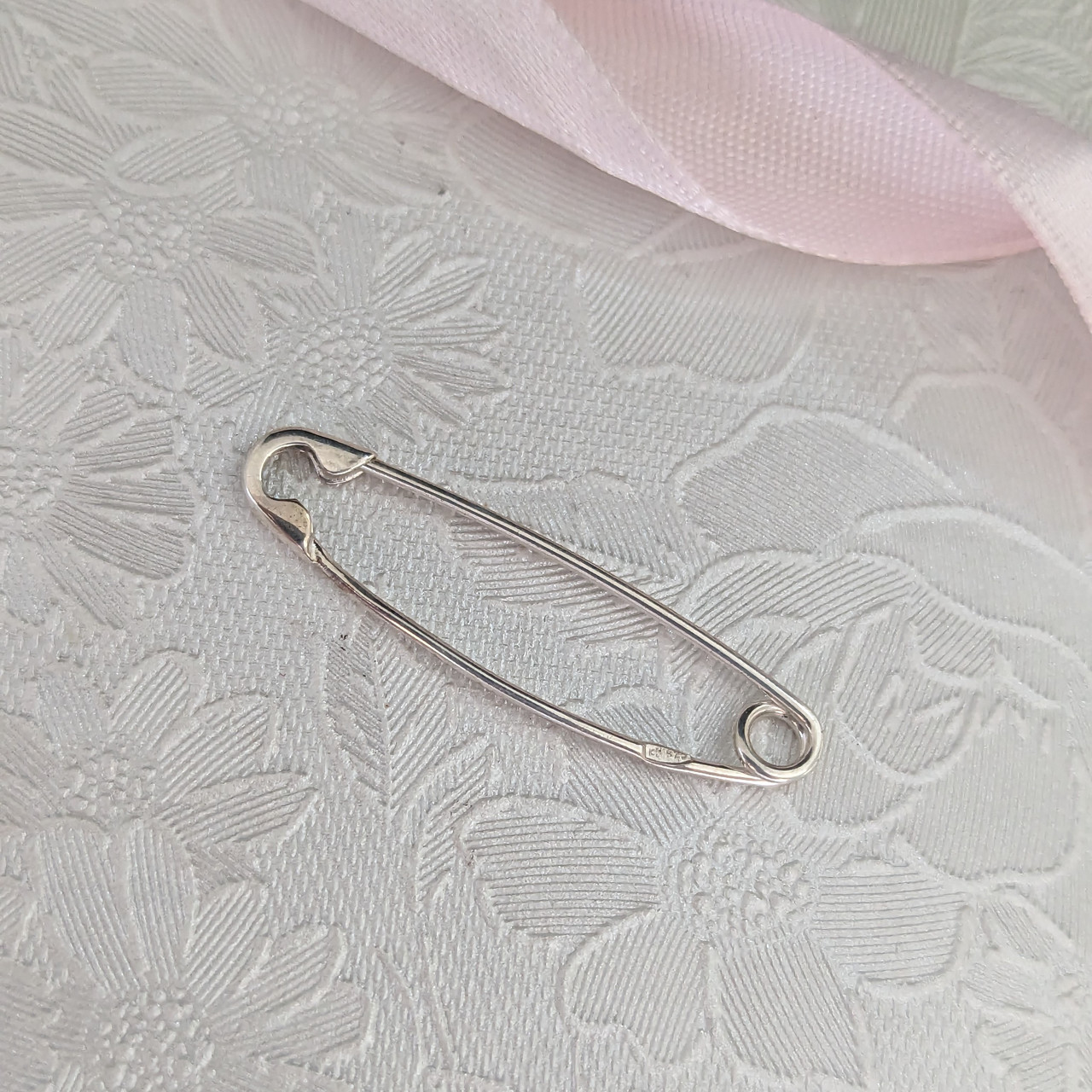 Булавка, брошка