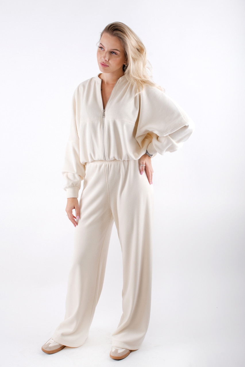 Костюм жіночий зі штанами та жилеткою утеплений білий 40342 (2000000121628), фото 1