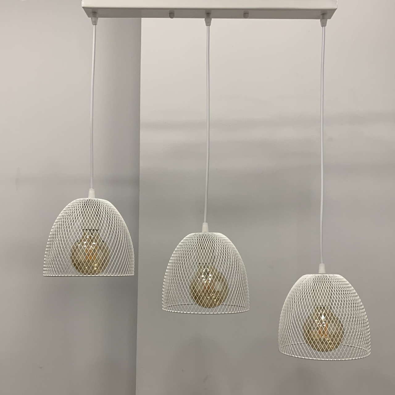 Біла люстра на 3 плафони в стилі лофт (907-013F-3 WH (500))