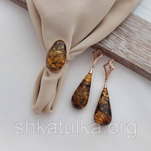 Комплект із золота каблучка та сережки з бурштином і фіанітами масивний 14.01