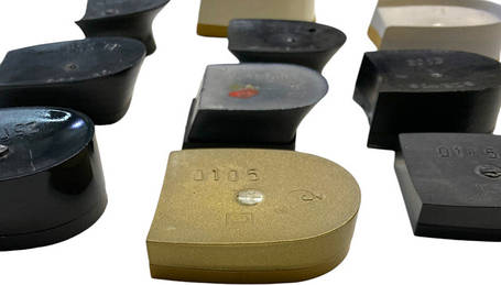 Жіночі підбори з висотою (без набійки) до 3 см.