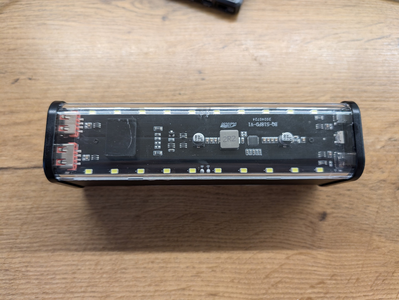 Корпус повербанка PD 22.5W Fast Charger PD QC3 8*18650 LED