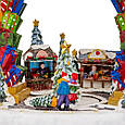 Новорічна карусель "Місто подарунків" музична з підсвічуванням працює від USB-кабелю та батарейок 31 см, фото 4