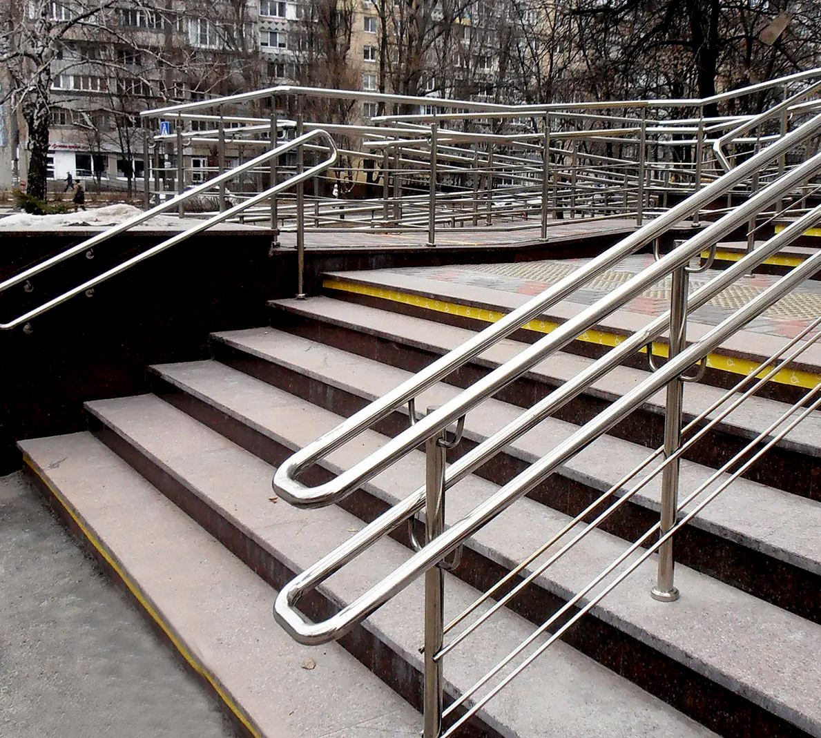 Розділювачі потоку зі сталі для входу в будівлі — вартість зі встановленням у Генічеську, Херсонська область