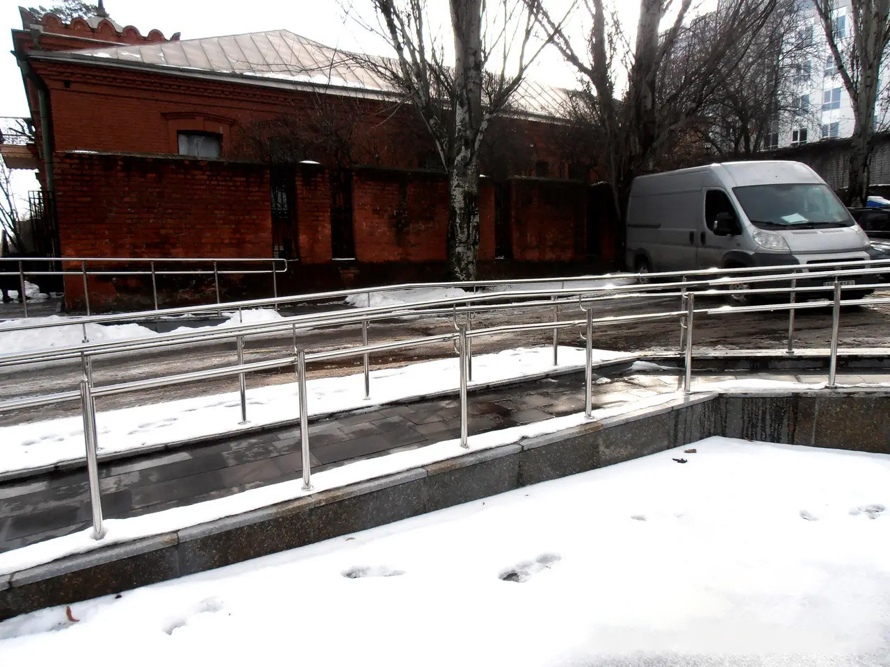 Огородження пандуса з нержавіючої сталі AISI 304, поручень Ø 38 мм, стійка Ø 42 мм, 2 ригелі Ø16 мм, Подільськ