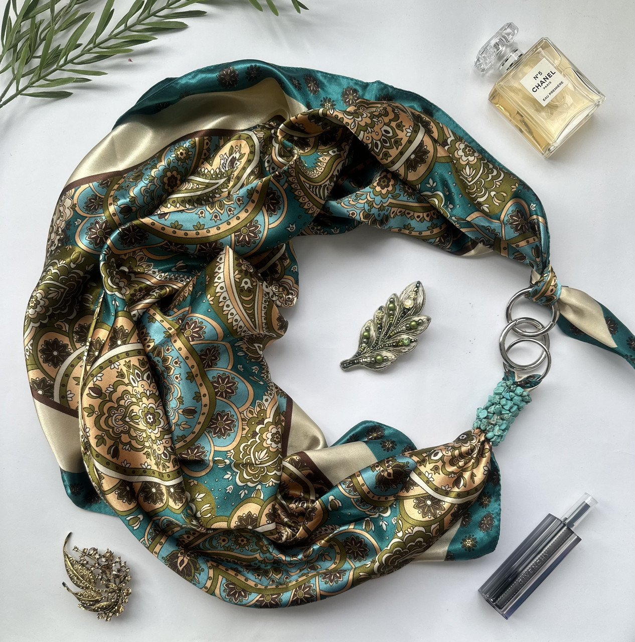 Дизайнерська хустка "Смарагдовий шовк" від бренду MyScarf, подарунок жінці.