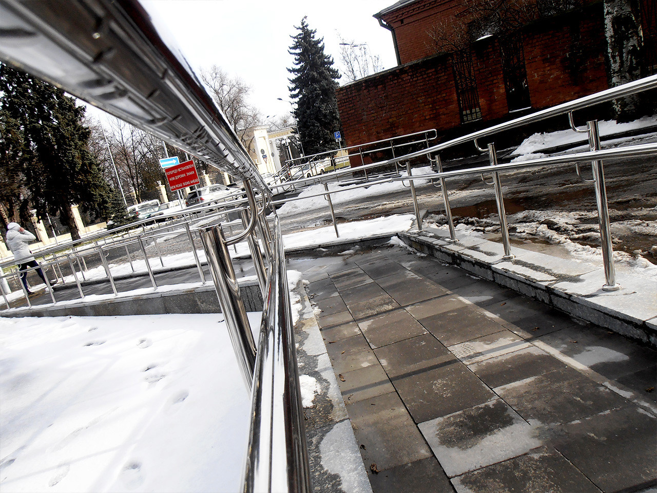 Огородження пандусу з нержавійки AISI 201, поручень Ø38 мм, стійка Ø42 мм, 2 ригеля Ø12 мм, Любомль