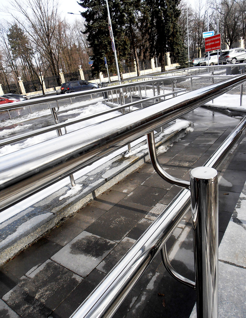 Огорожі пандуса з нержавіючої сталі AISI 201, поручень Ø42 мм, стійка Ø38 мм, 2 ригеля Ø16 мм, Кодима