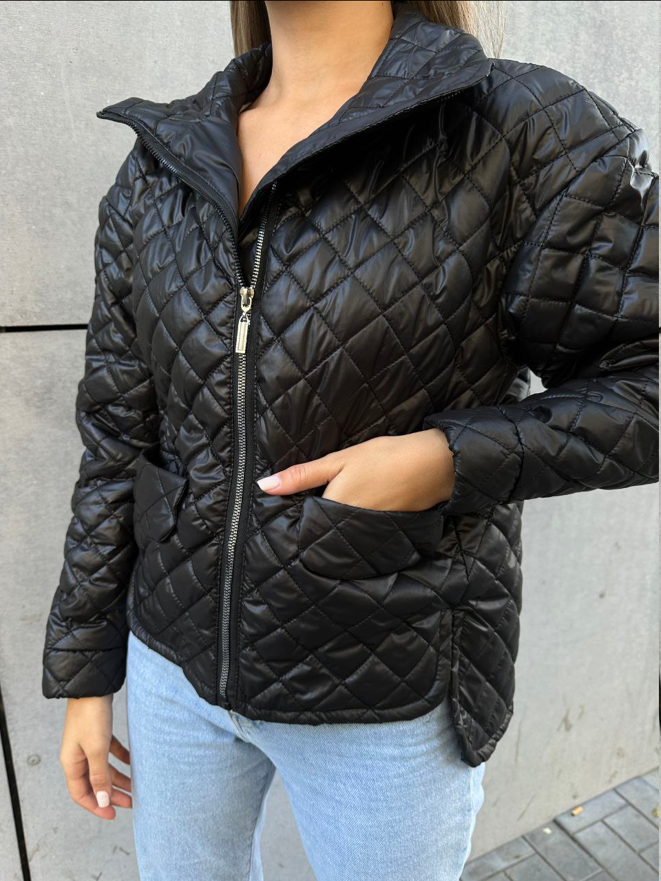 Чорна стьобана куртка з блискавкою, фото 1