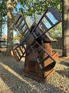 Декоративний млин із дерева для саду