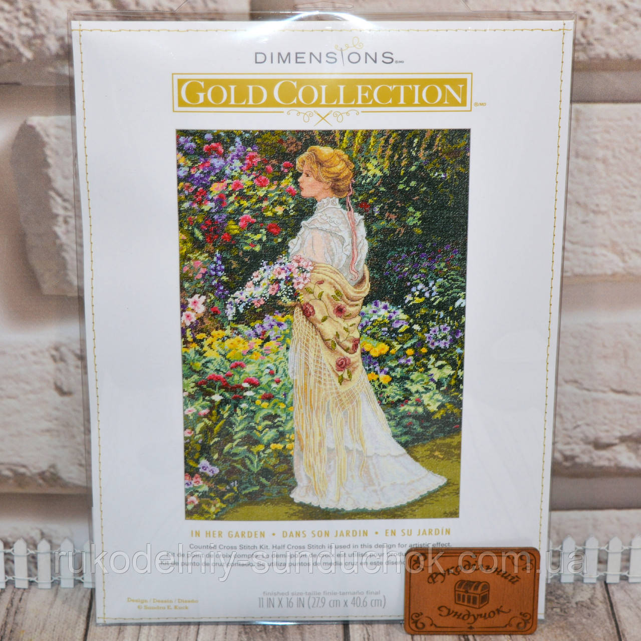 Набір для вишивання Dimensions 35119 В її саду • In Her Garden, фото 1