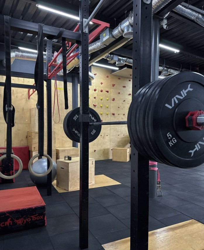 Бамперний диск для кросфіту млинець штанги VNK Black 20 кг 1 шт чорний 52 мм гума олімпійський професійний