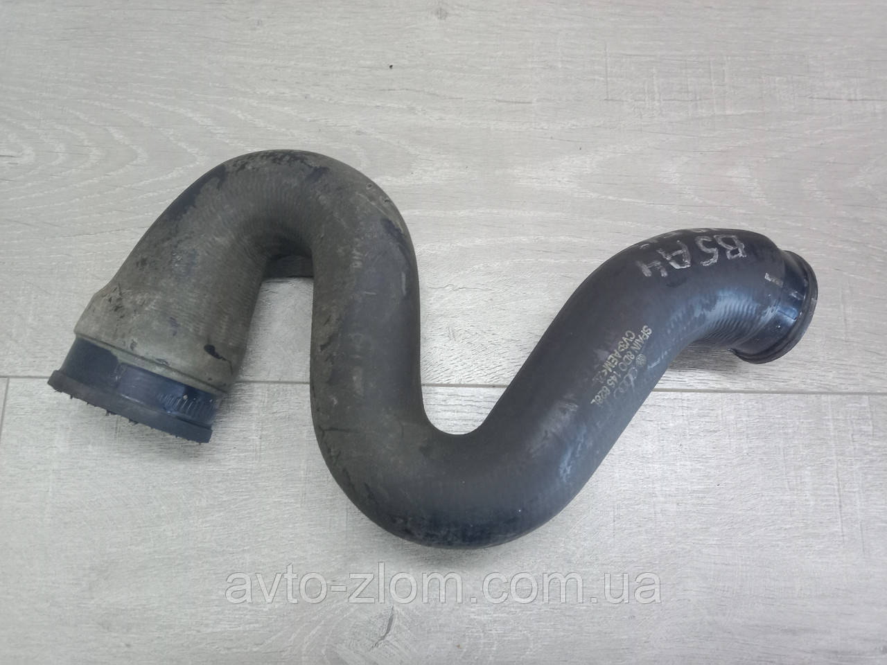 Патрубок інтеркулера Volkswagen Passat B5, Audi A4 1.9 TDI. Нижній. 8D0145828L.