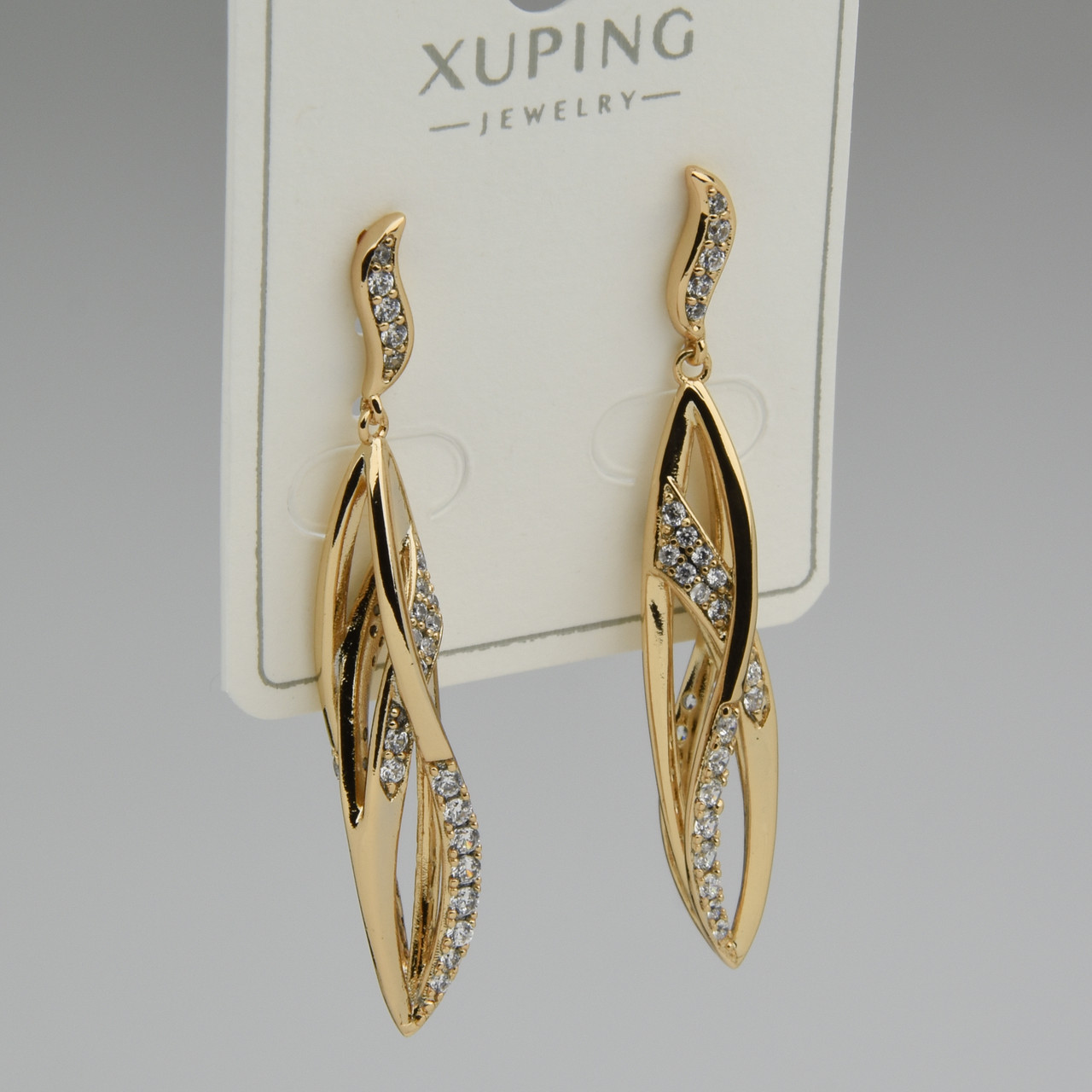 Серьги женские золотистого цвета Xuping Jewelry гвоздики пуссеты с хрустальными белыми стразами размер 45х3 мм