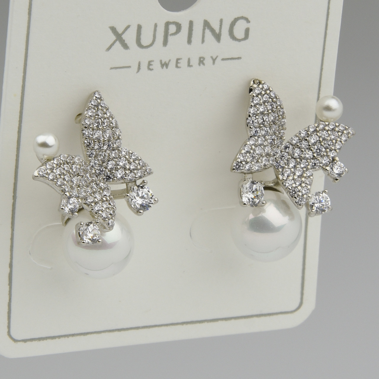 Серьги женские серебристого цвета Xuping Jewelry родий гвоздики бабочки с цирконом и жемчугом размер 55х3 мм