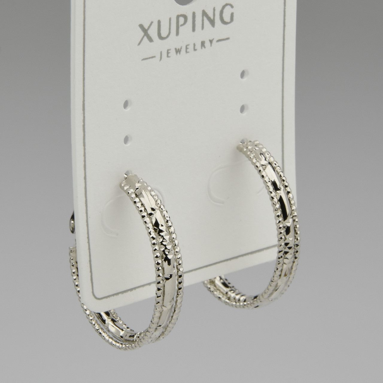 Серёжки женские серебристого цвета Xuping Jewelry 18K кольцо конго с узорами  диаметр 23 мм