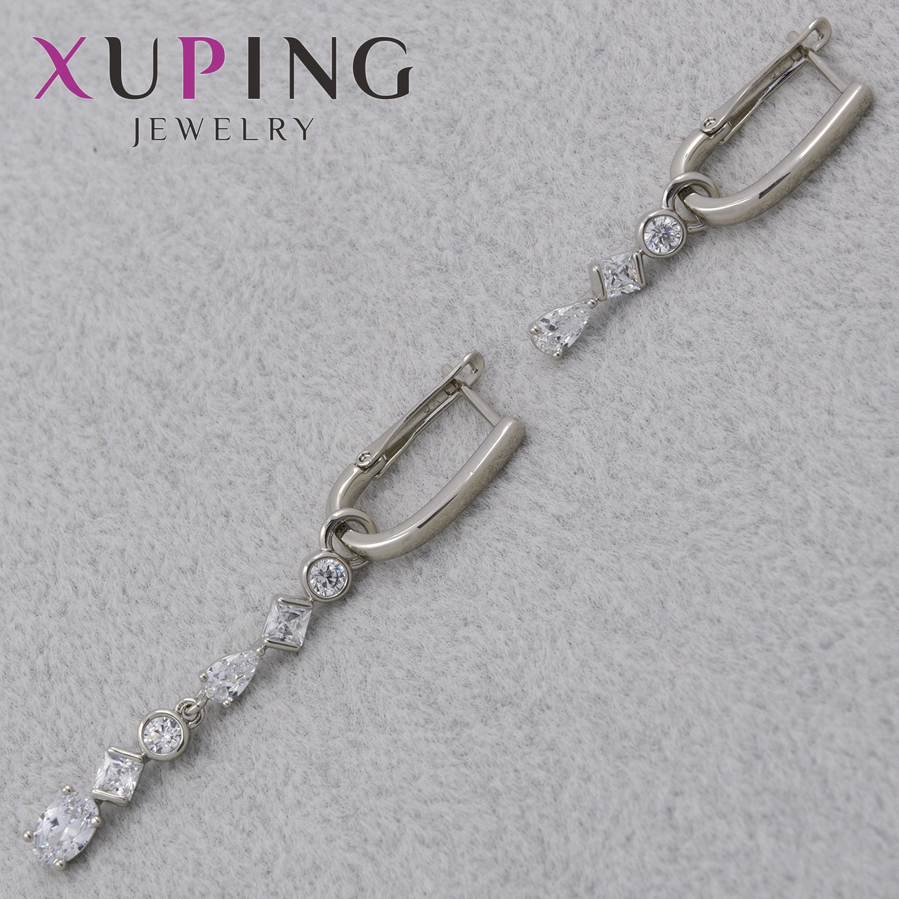 Серёжки английская застежка сребристого цвета Xuping Jewelry покрыты родием дорожки разных длин 55 и 25 мм