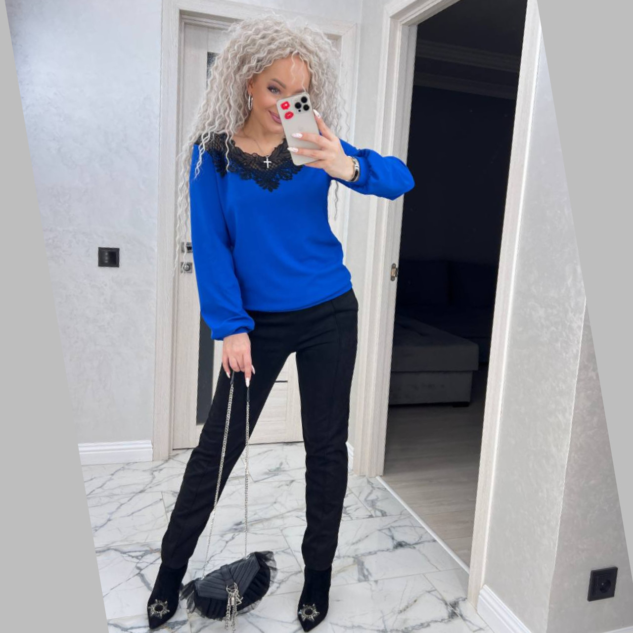 Нарядний жіночий брючний костюм з блузою і мереживом синій класичний костюм двійка жіночий з брюками, фото 1