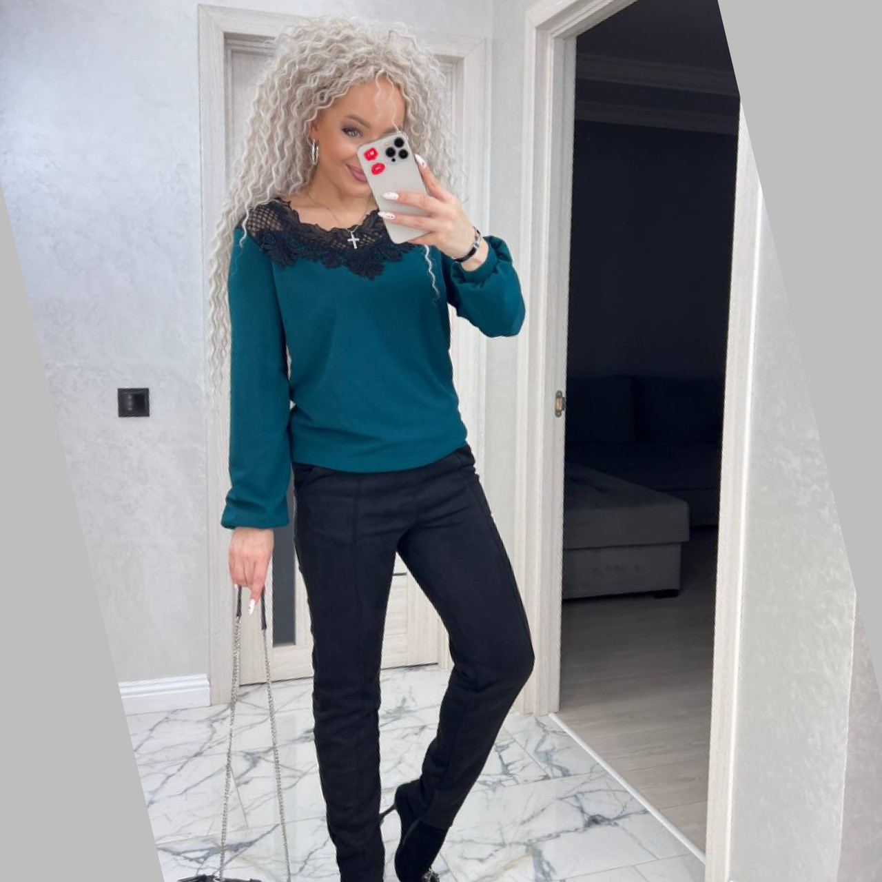 Нарядний жіночий брючний костюм з блузою і мереживом зелений класичний костюм двійка жіночий з брюками, фото 1