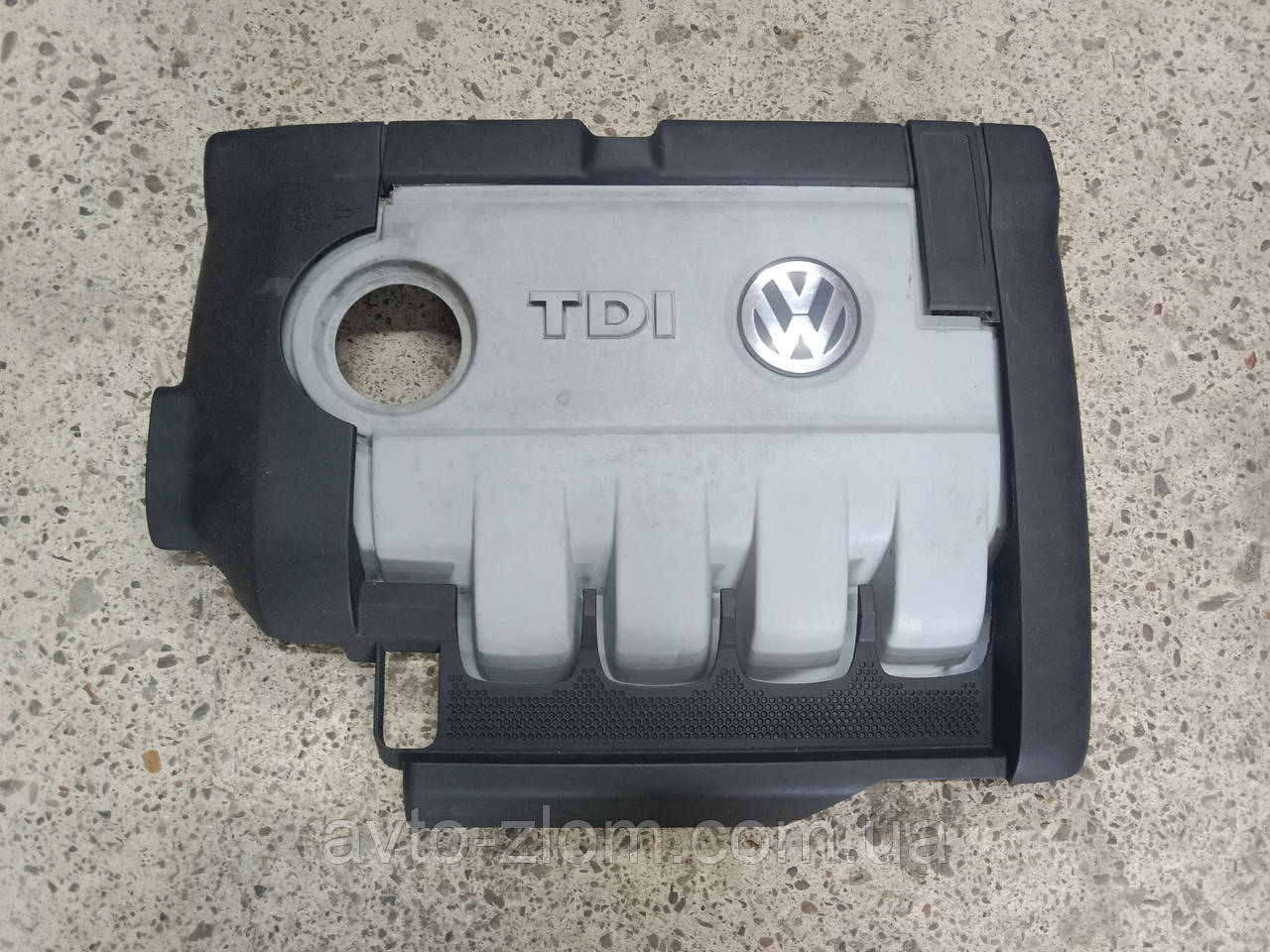 Декоративна кришка двигуна Volkswagen Passat B6, Touran, Golf 5 2.0 TDI. 03G103967N, 03G103907.