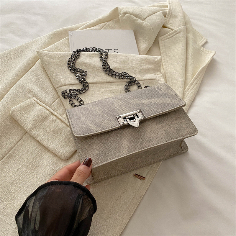 Жіноча класична сумка 10368 на ланцюжку бежева, фото 1