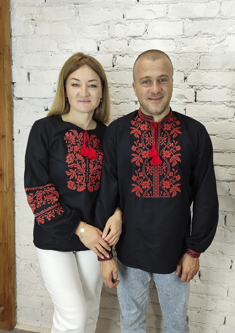 Парні вишиванки на чорному полотні