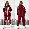 Зимовий спортивний жіночий костюм батал з тринитки на флісі з капюшоном і написами, фото 2