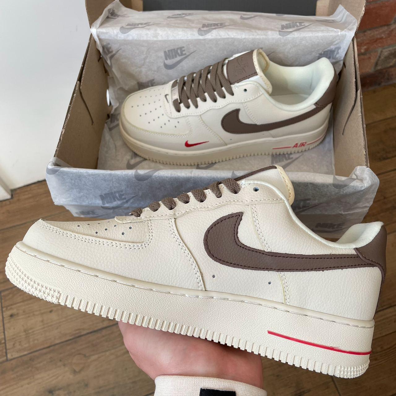Жіночі демісезонні кросівки Nike Air Force 1 Low '07 Essenti "mocco" (біло-коричневі) низькі 0563v Найк vkross, фото 1