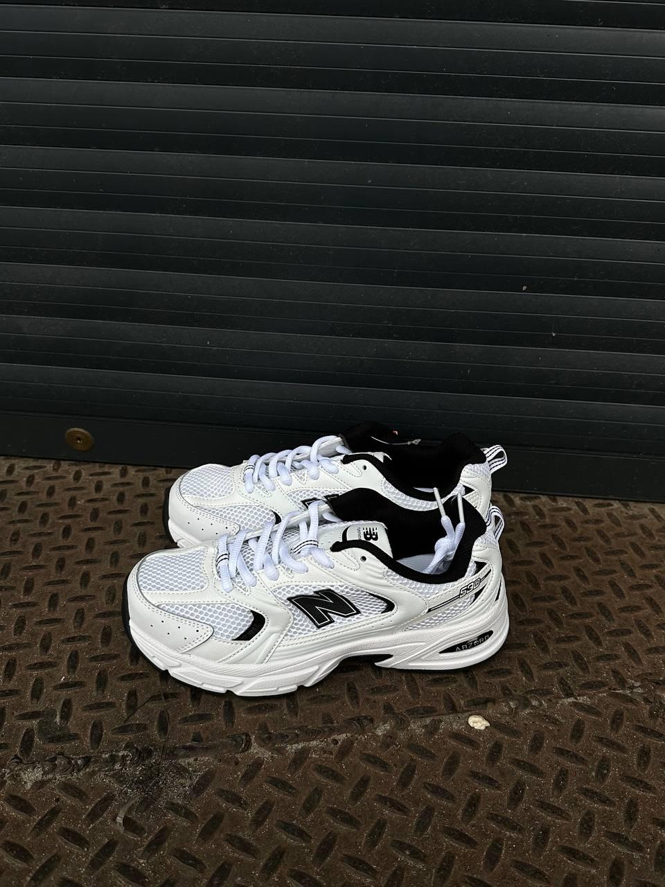 Чоловічі демісезонні кросівки New Balance 530 White/Black Premium (білі з чорним) спортивні кроси NB077 НБ vkross