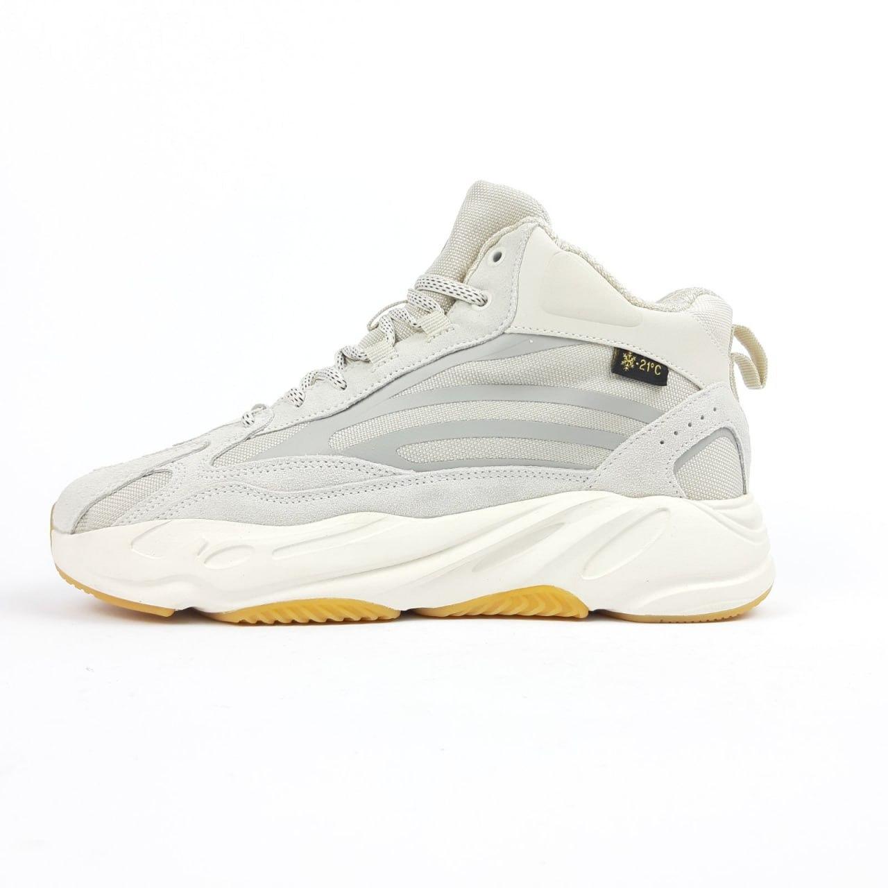 Чоловічі спортивні кросівки Yeezy Boost 700 (сірі з білим) зимові стильні кроси 3998 Адідас vkross