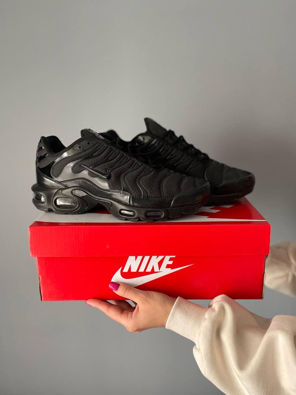 Чоловічі спортивні кросівки Nike Air Max TN Plus Black (чорні) модні повсякденні кроси 091 Найк vkross