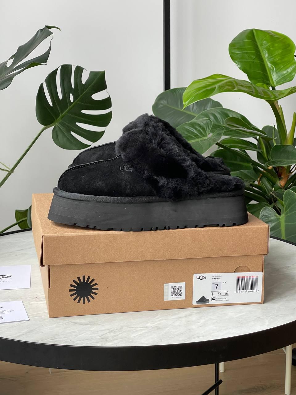 Жіночі низькі уги UGG Disquette Platform Slippers Black (чорні) модні зимові шльопанці 1424 Уги vkross