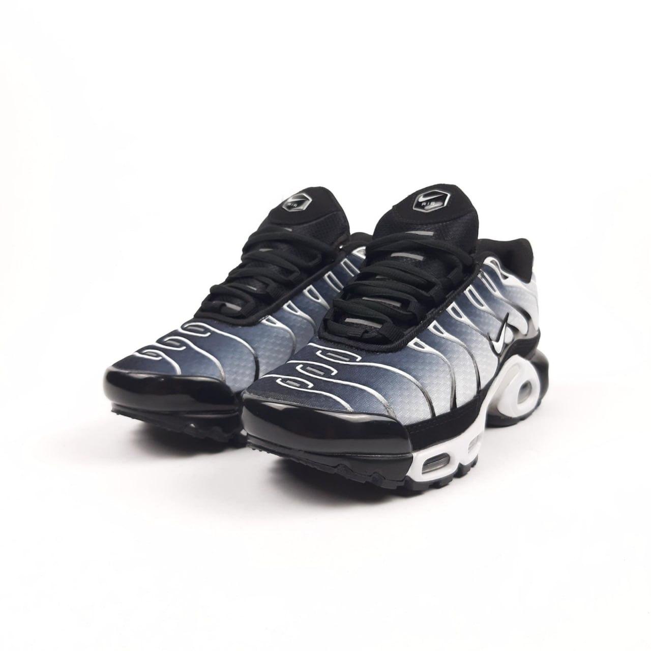 Жіночі демісезонні кросівки Nike Air Max TN AIR (біло-чорні) модні повсякденні кроси 21034 Найк vkross