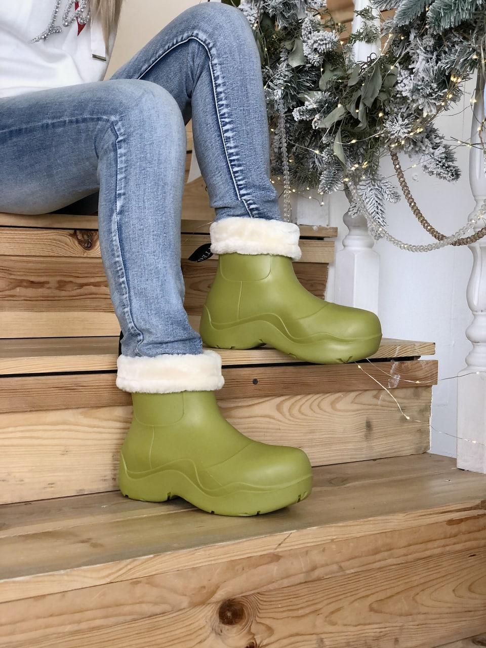Жіночі зимові черевики Bottega Veneta Puddle (оливкові) низькі гумові на хутрі art3189 vkross