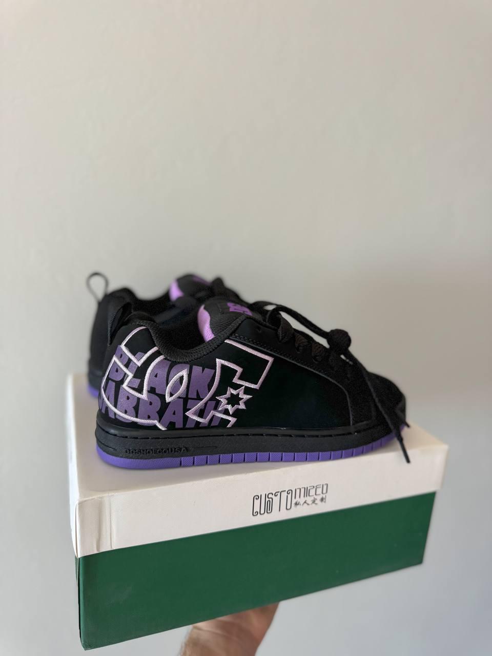 Жіночі демісезонні кросівки DC x Black Sabbath Court Graffik Skate Shoes (чорні з фіолетовим) DCS004 DC vkross