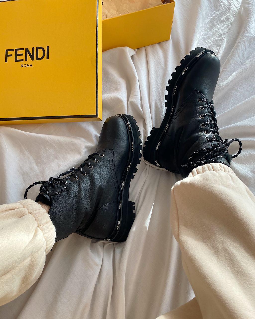 Жіночі зимові черевики Fendi Freedom FUR (чорні) з написом хутро art X110 vkross, фото 1