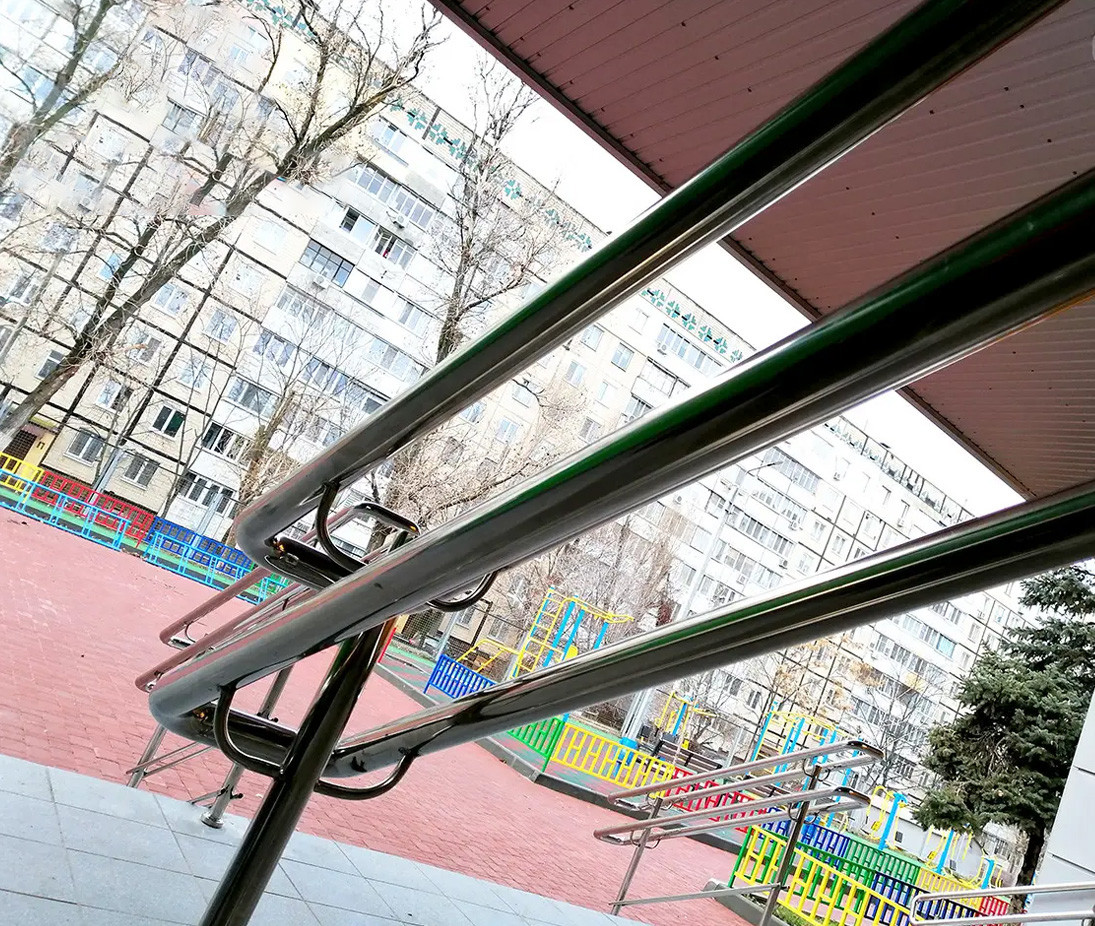 Розділювачі потоку шкільні з нержавіючої сталі для сходів на ґанку, з подвійними поручнями