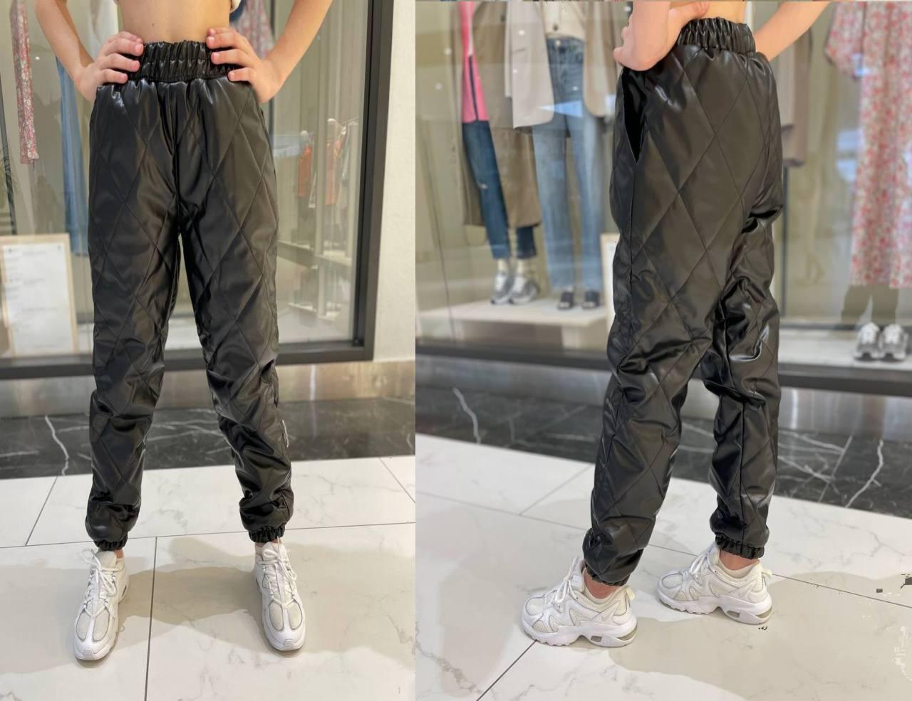 Теплі зимові штани на дівчинку на синтепоні чорні стьобані екошкіра 140-158р, фото 1