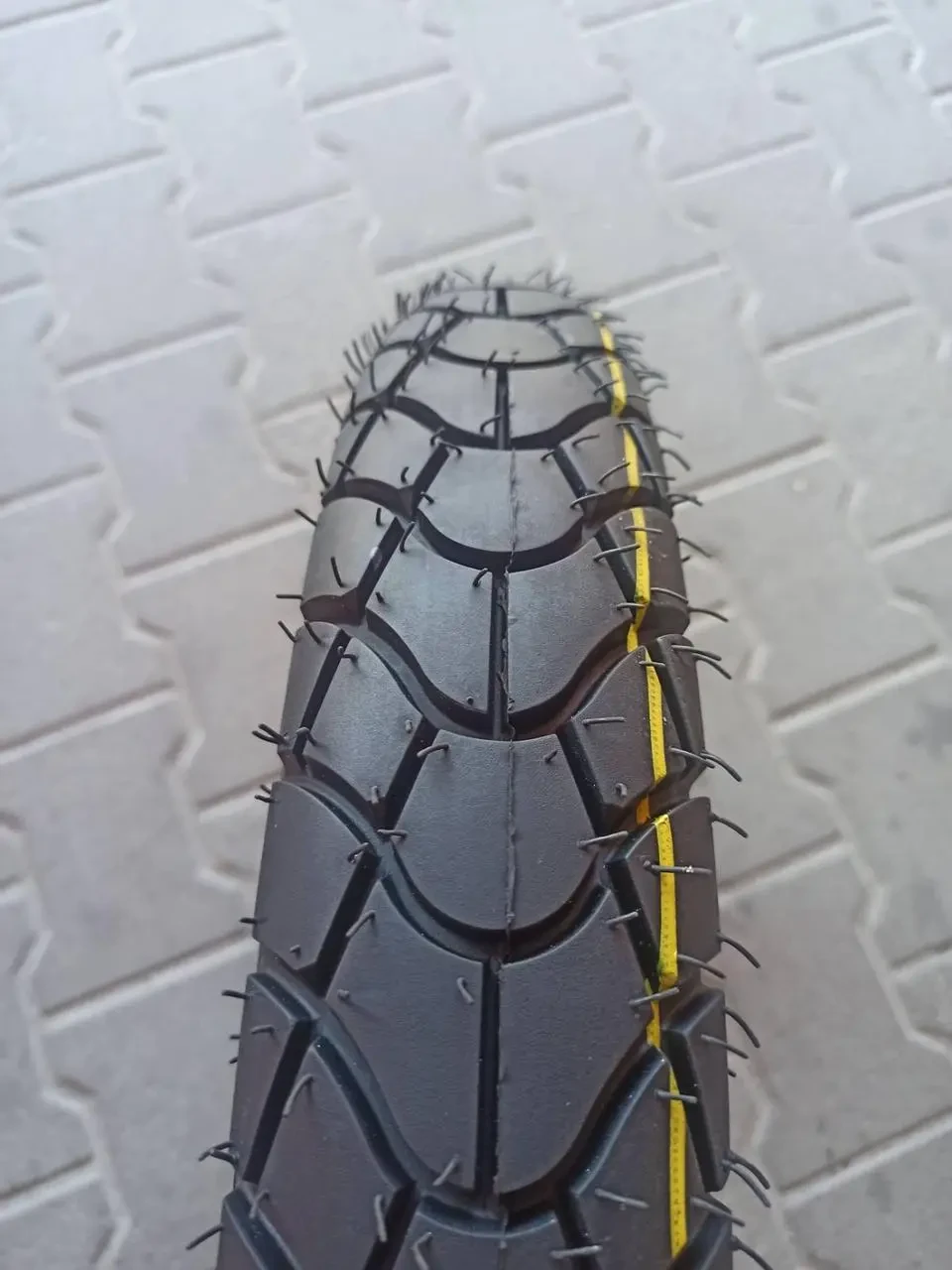 Покришка 3.00-18 на мотоцикл з камерою SC-Tyre 6PR, фото 1