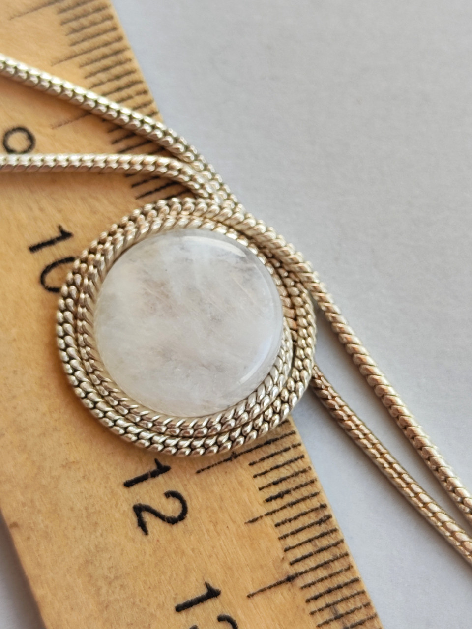 Кабошон місячний камінь. Камінь без оправи адуляр коло. Діаметр 15 мм., фото 1