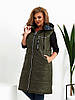 Жіноча довга стьобана жилетка безрукавка зі зйомним капюшоном, утеплена синтепоном, норма і батал великі розміри, фото 10