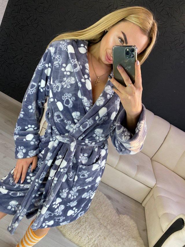 халат теплый короткий серый следы