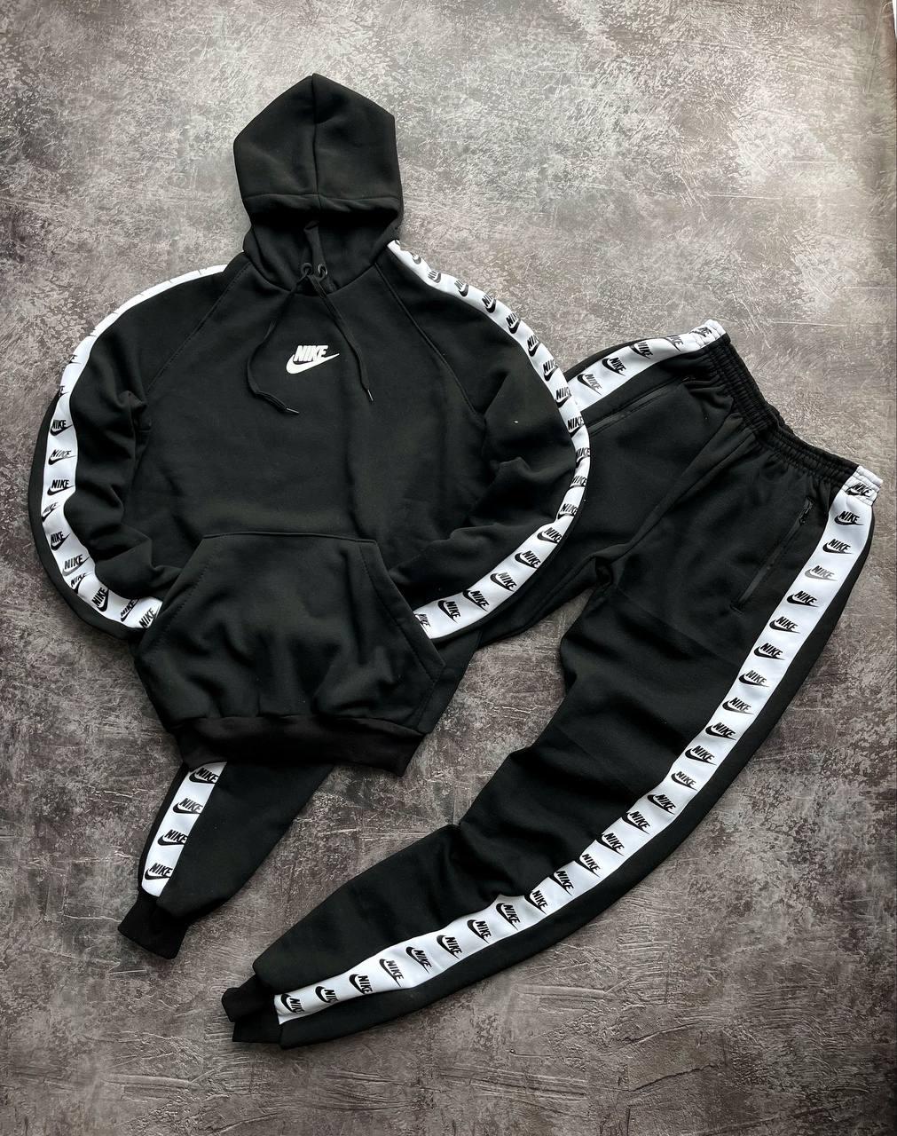 Чоловічий зимовий спортивний костюм чорний Nike з лампасами Комплект Найк Худі + Штани на флісі, фото 1