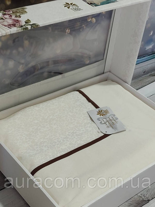 Tabe DAISY.Жакардова скатертина 160х220 см. Туреччина.
