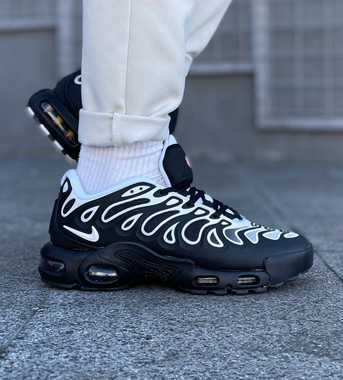 Чоловічі кросівки Nike Air Max Plus Drift Black White Найк Аір Макс Дріфт чорно-білі весна осінь