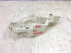 Кронштейн замку двері задн. прав. VOLKSWAGEN TIGUAN 08-17 5N0839768C