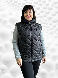 Жіноча тепла жилетка колір чорний та капучіно, розміри 54-62.