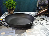 Сковорода чавунна Преміум класу, з дерев'яною ручкою, d=240 мм, h=40 мм, фото 3