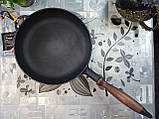 Сковорода чавунна Преміум класу, з дерев'яною ручкою, d=240 мм, h=40 мм, фото 4